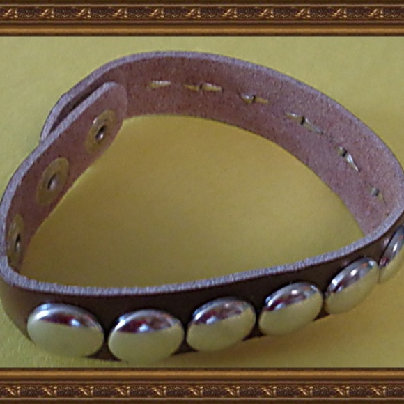 Handmade Brown Leather Bracelet With Buttons - Picture 1 of 1